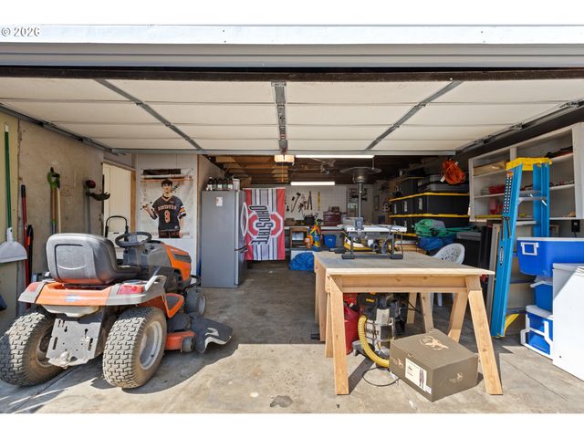 158 Ne GARRECHT St, Roseburg, OR 97470