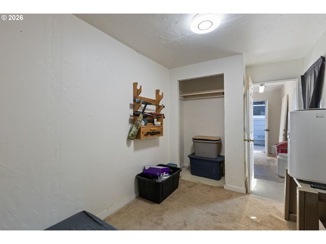 158 Ne GARRECHT St, Roseburg, OR 97470