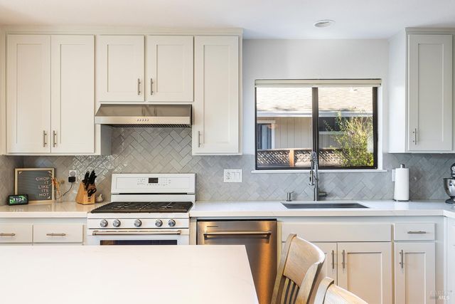 1906 Belair Way, Santa Rosa, CA 95403