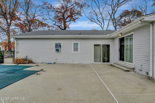 210 Larchwood Avenue, Oakhurst, NJ 07755