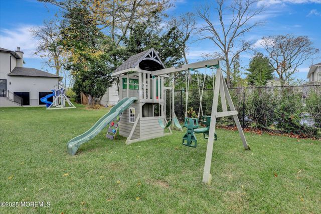 210 Larchwood Avenue, Oakhurst, NJ 07755