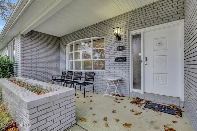 210 Larchwood Avenue, Oakhurst, NJ 07755