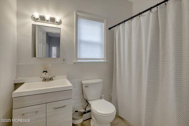 210 Larchwood Avenue, Oakhurst, NJ 07755