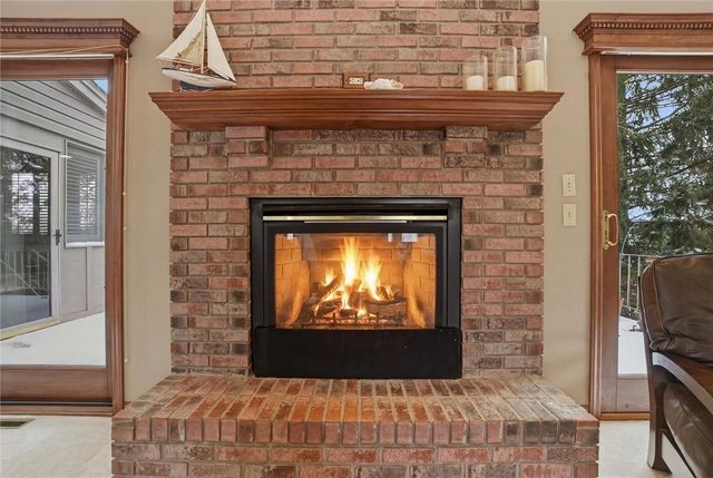 1000 Fawn Valley Dr, Cecil, PA 15317