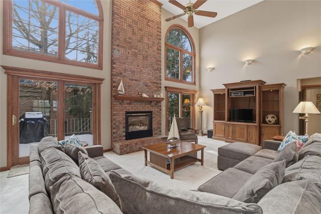 1000 Fawn Valley Dr, Cecil, PA 15317