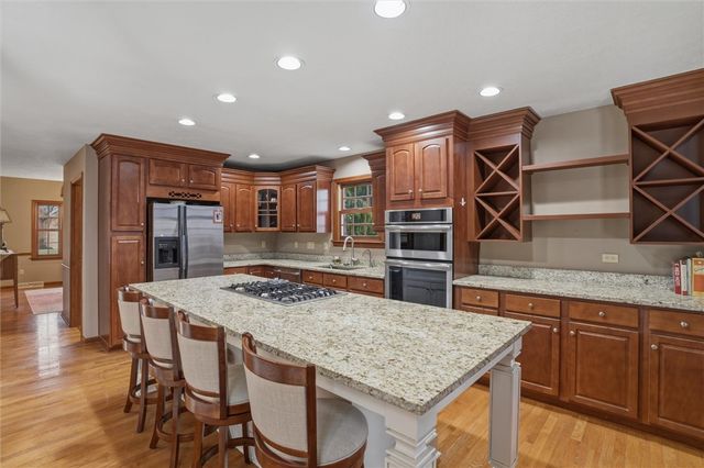 1000 Fawn Valley Dr, Cecil, PA 15317