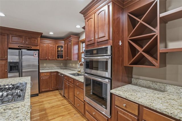 1000 Fawn Valley Dr, Cecil, PA 15317