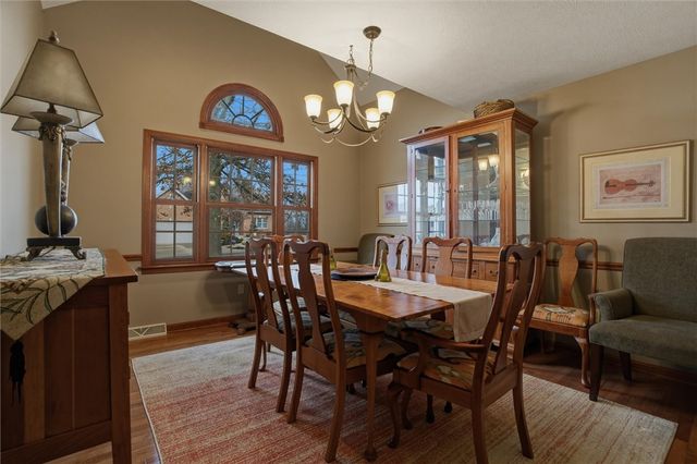 1000 Fawn Valley Dr, Cecil, PA 15317