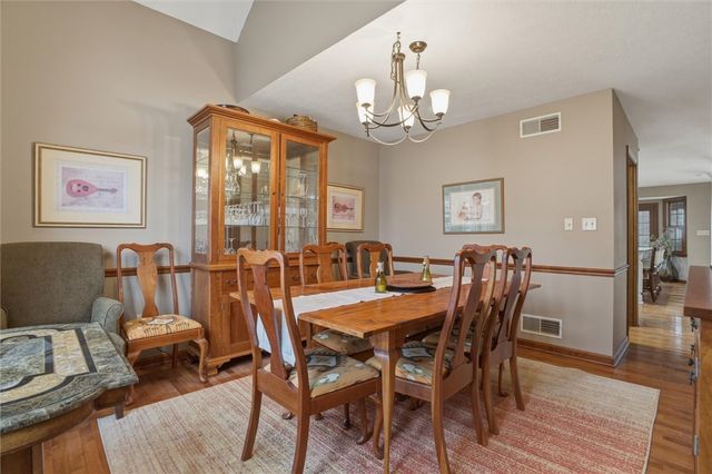 1000 Fawn Valley Dr, Cecil, PA 15317