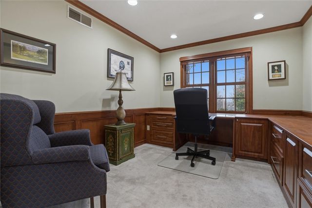 1000 Fawn Valley Dr, Cecil, PA 15317