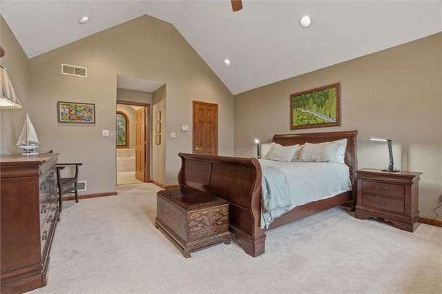 1000 Fawn Valley Dr, Cecil, PA 15317