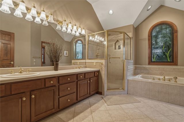 1000 Fawn Valley Dr, Cecil, PA 15317