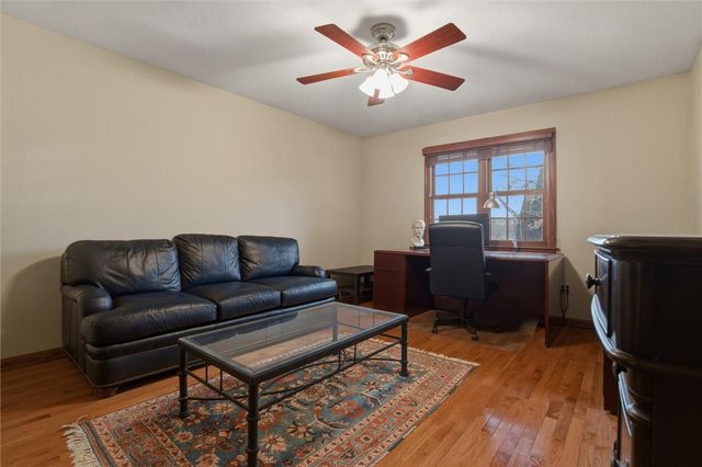 1000 Fawn Valley Dr, Cecil, PA 15317