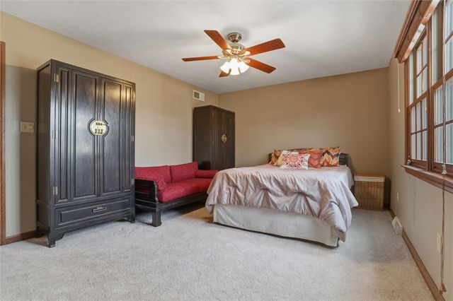 1000 Fawn Valley Dr, Cecil, PA 15317