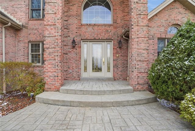 1000 Fawn Valley Dr, Cecil, PA 15317