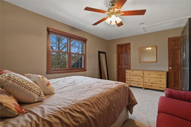 1000 Fawn Valley Dr, Cecil, PA 15317