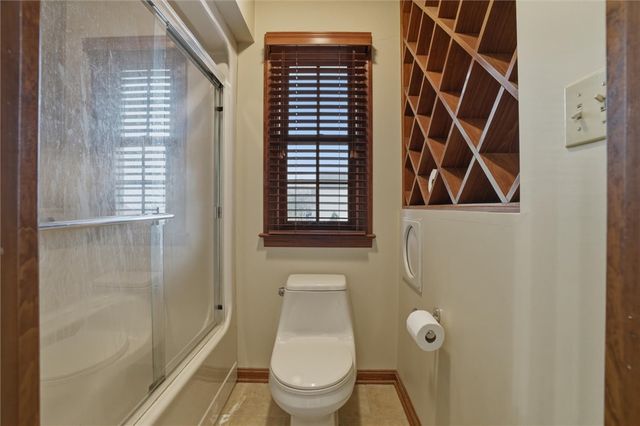 1000 Fawn Valley Dr, Cecil, PA 15317