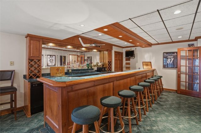 1000 Fawn Valley Dr, Cecil, PA 15317