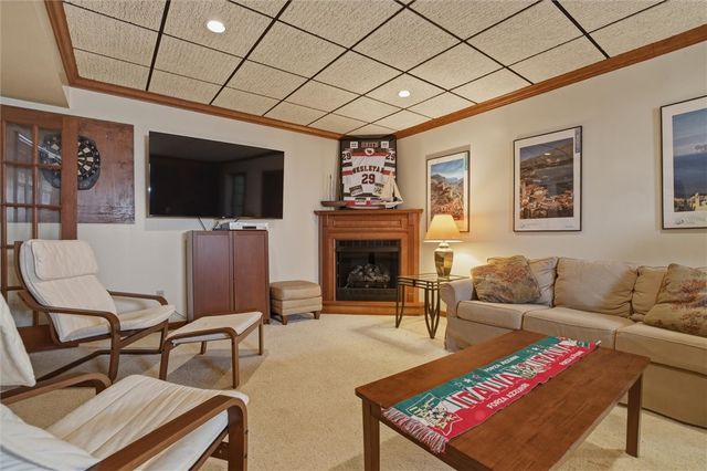 1000 Fawn Valley Dr, Cecil, PA 15317