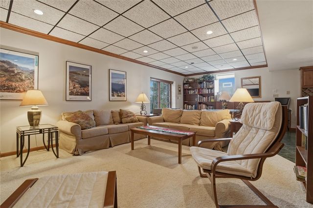 1000 Fawn Valley Dr, Cecil, PA 15317