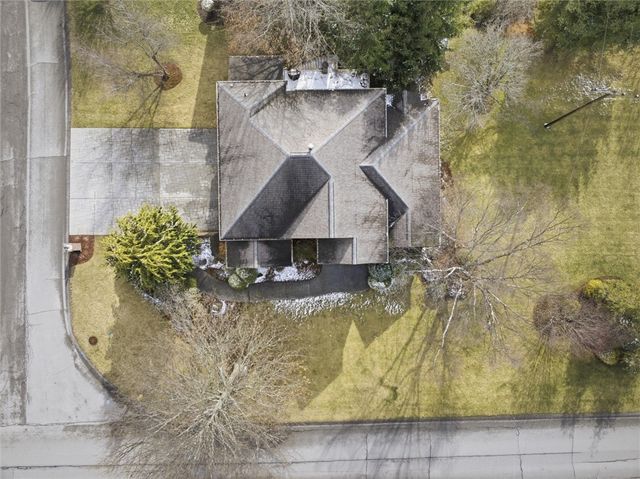 1000 Fawn Valley Dr, Cecil, PA 15317