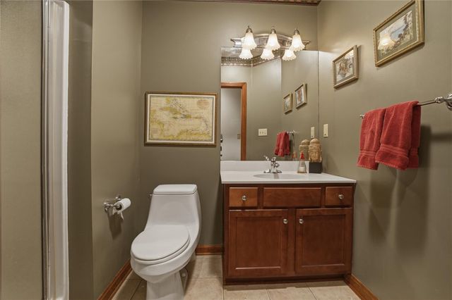 1000 Fawn Valley Dr, Cecil, PA 15317