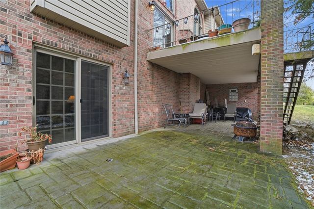 1000 Fawn Valley Dr, Cecil, PA 15317