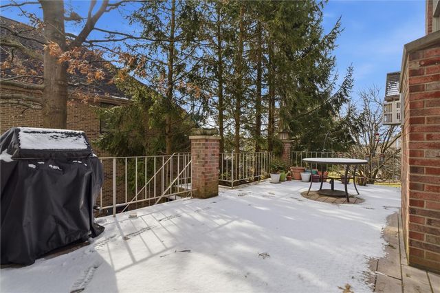 1000 Fawn Valley Dr, Cecil, PA 15317