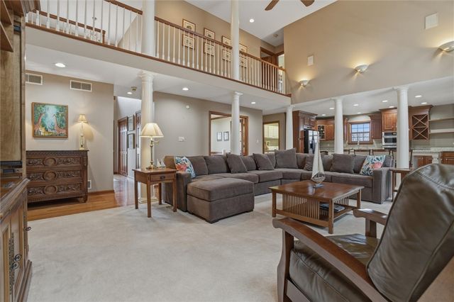 1000 Fawn Valley Dr, Cecil, PA 15317