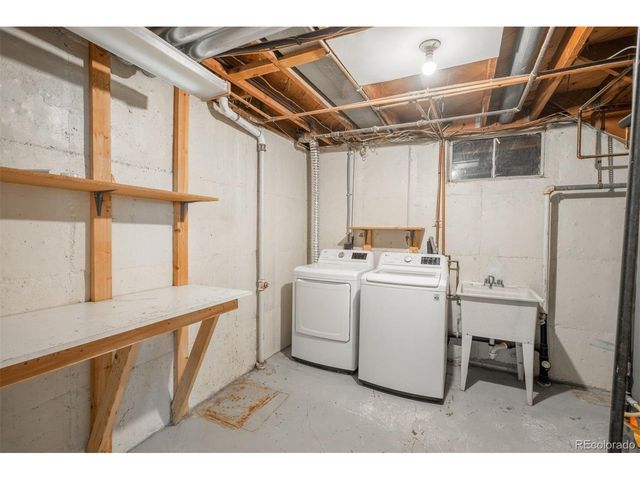 7220 Avrum Dr, Denver, CO 80221