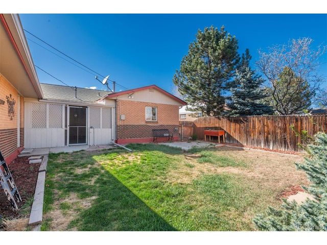 7220 Avrum Dr, Denver, CO 80221
