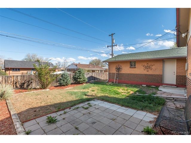 7220 Avrum Dr, Denver, CO 80221