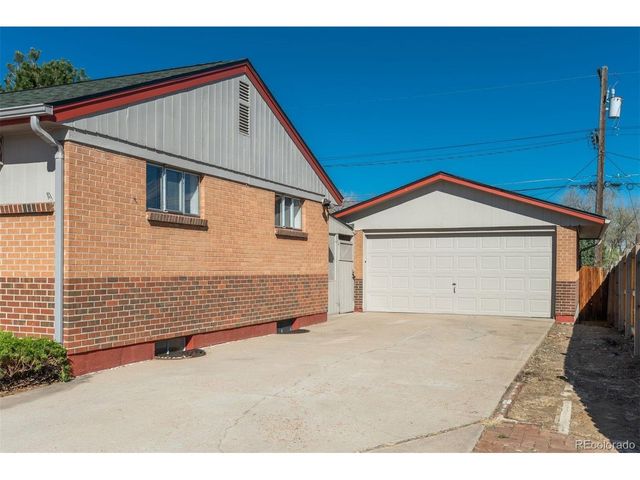 7220 Avrum Dr, Denver, CO 80221