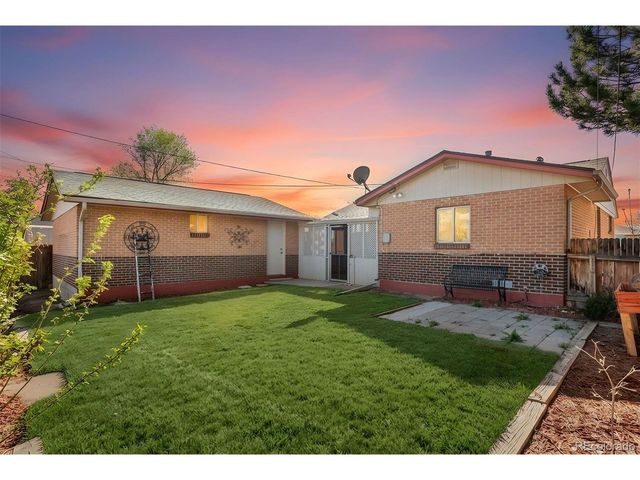 7220 Avrum Dr, Denver, CO 80221