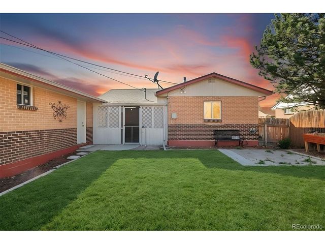 7220 Avrum Dr, Denver, CO 80221