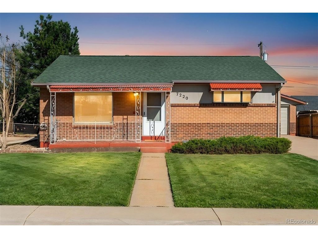 7220 Avrum Dr, Denver, CO 80221