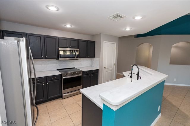 3073 NW 4th AVE, Cape Coral, FL 33993