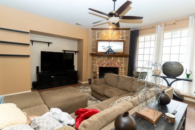 6947 Navigation Drive, Grand Prairie, TX 75054