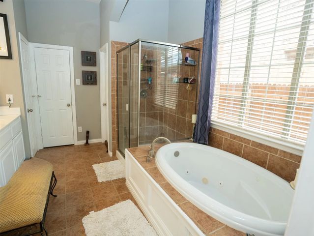 6947 Navigation Drive, Grand Prairie, TX 75054