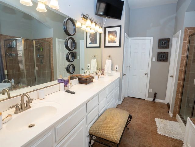 6947 Navigation Drive, Grand Prairie, TX 75054