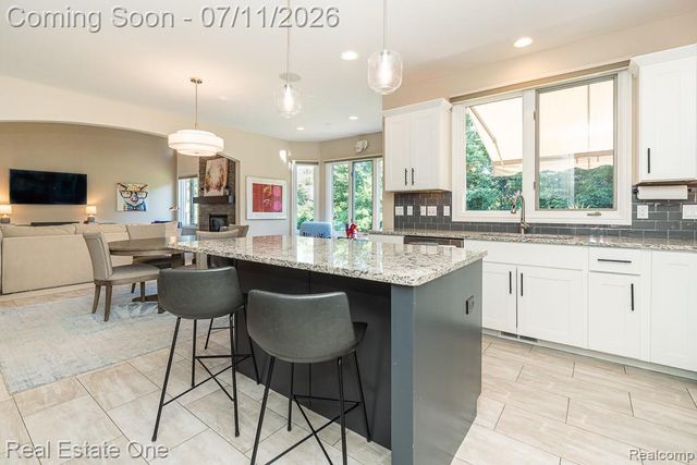 1067 Newgate Court, Oakland Charter Township, MI 48363