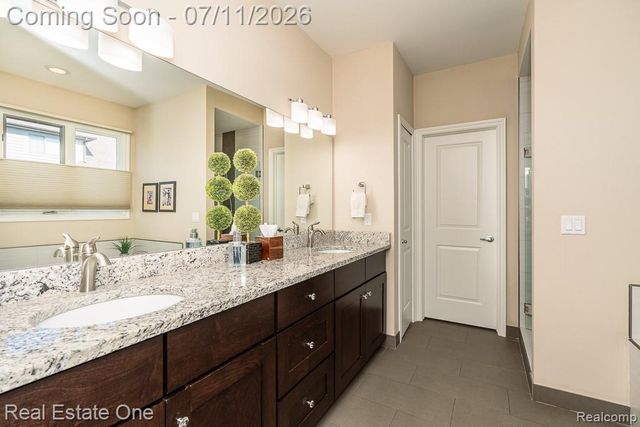 1067 Newgate Court, Oakland Charter Township, MI 48363
