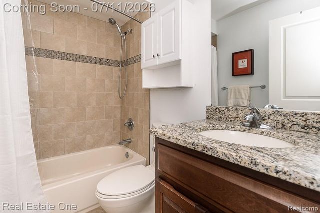 1067 Newgate Court, Oakland Charter Township, MI 48363