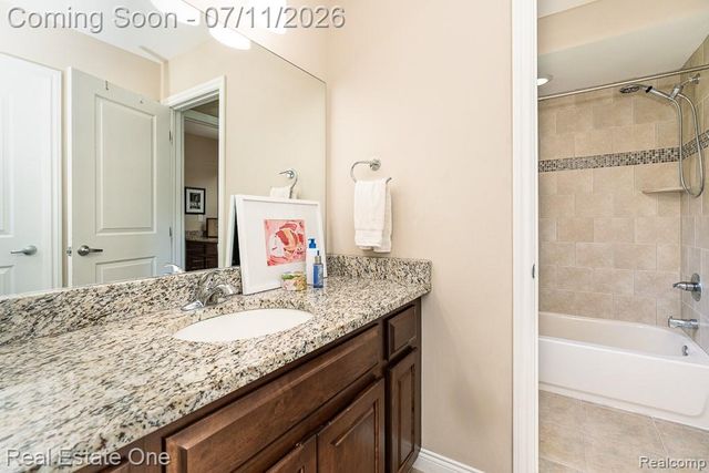 1067 Newgate Court, Oakland Charter Township, MI 48363