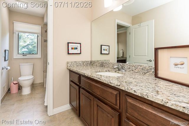 1067 Newgate Court, Oakland Charter Township, MI 48363