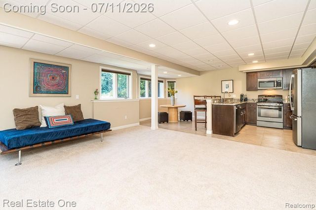 1067 Newgate Court, Oakland Charter Township, MI 48363