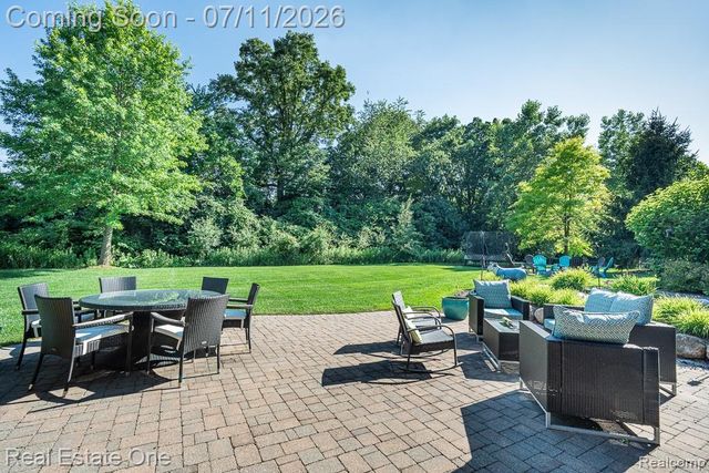 1067 Newgate Court, Oakland Charter Township, MI 48363