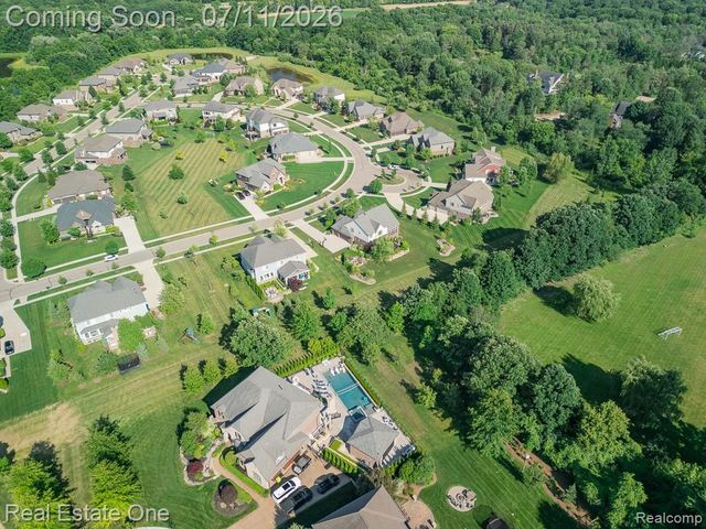 1067 Newgate Court, Oakland Charter Township, MI 48363