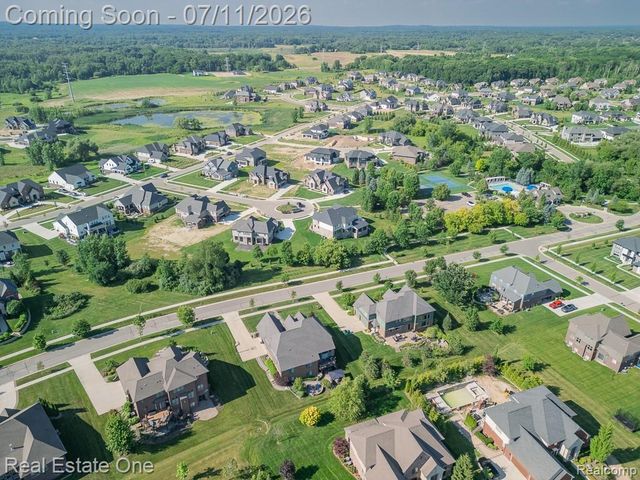 1067 Newgate Court, Oakland Charter Township, MI 48363