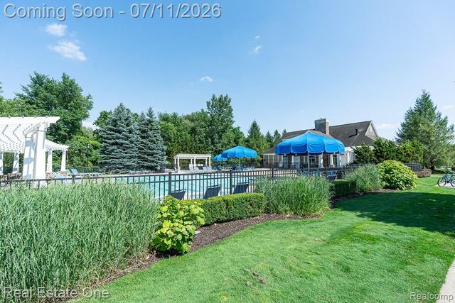 1067 Newgate Court, Oakland Charter Township, MI 48363